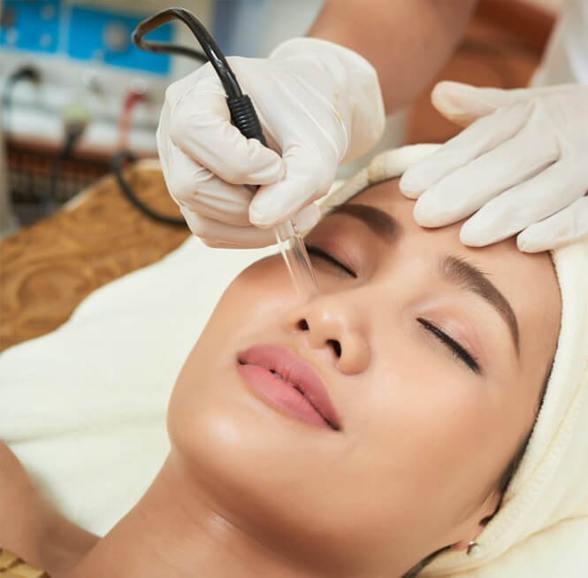 undergoing darsonvalization on facial skin 7K295Z6