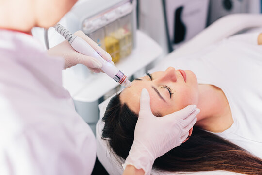How often should I book the Best Hydrafacial Dubai for glowing skin? 2 Best Hydrafacial Dubai